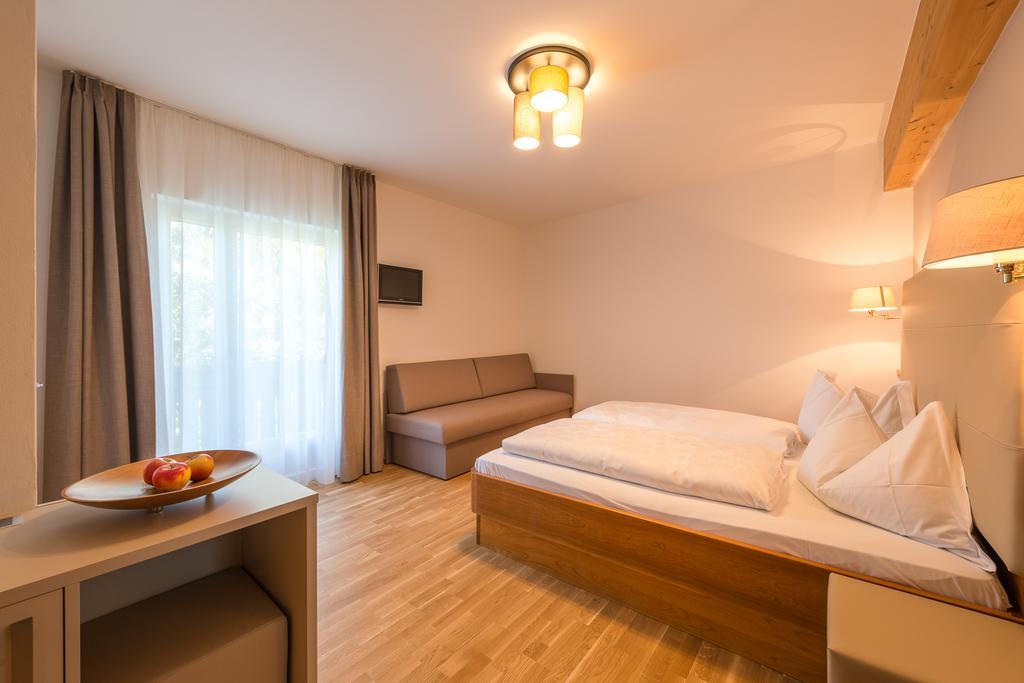 Tirolerin Garni Hotel Termeno Esterno foto